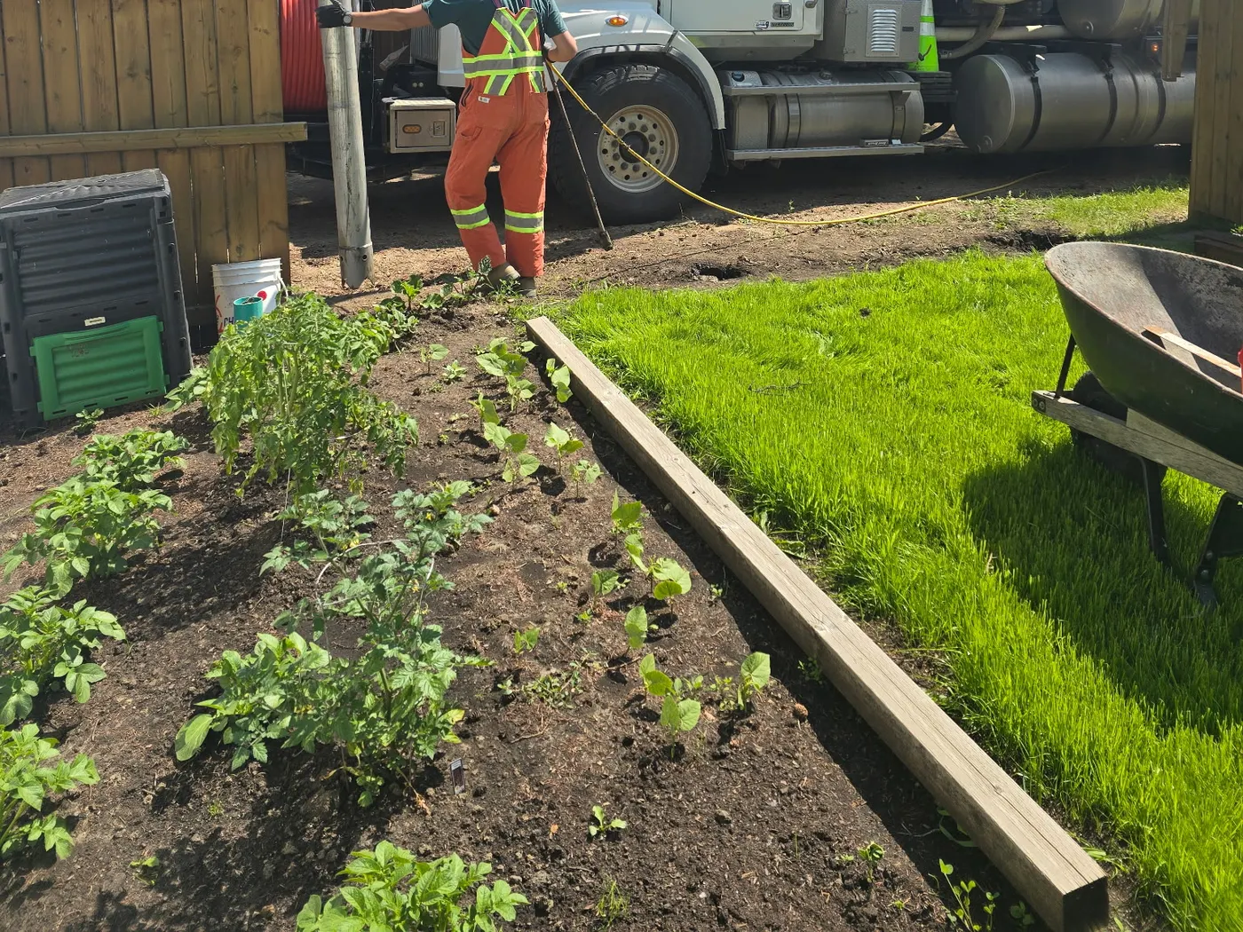 Hydrovac truck daylighting an underground service line